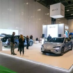 Londra’da Elektrikli Araç Fuarı Başladı