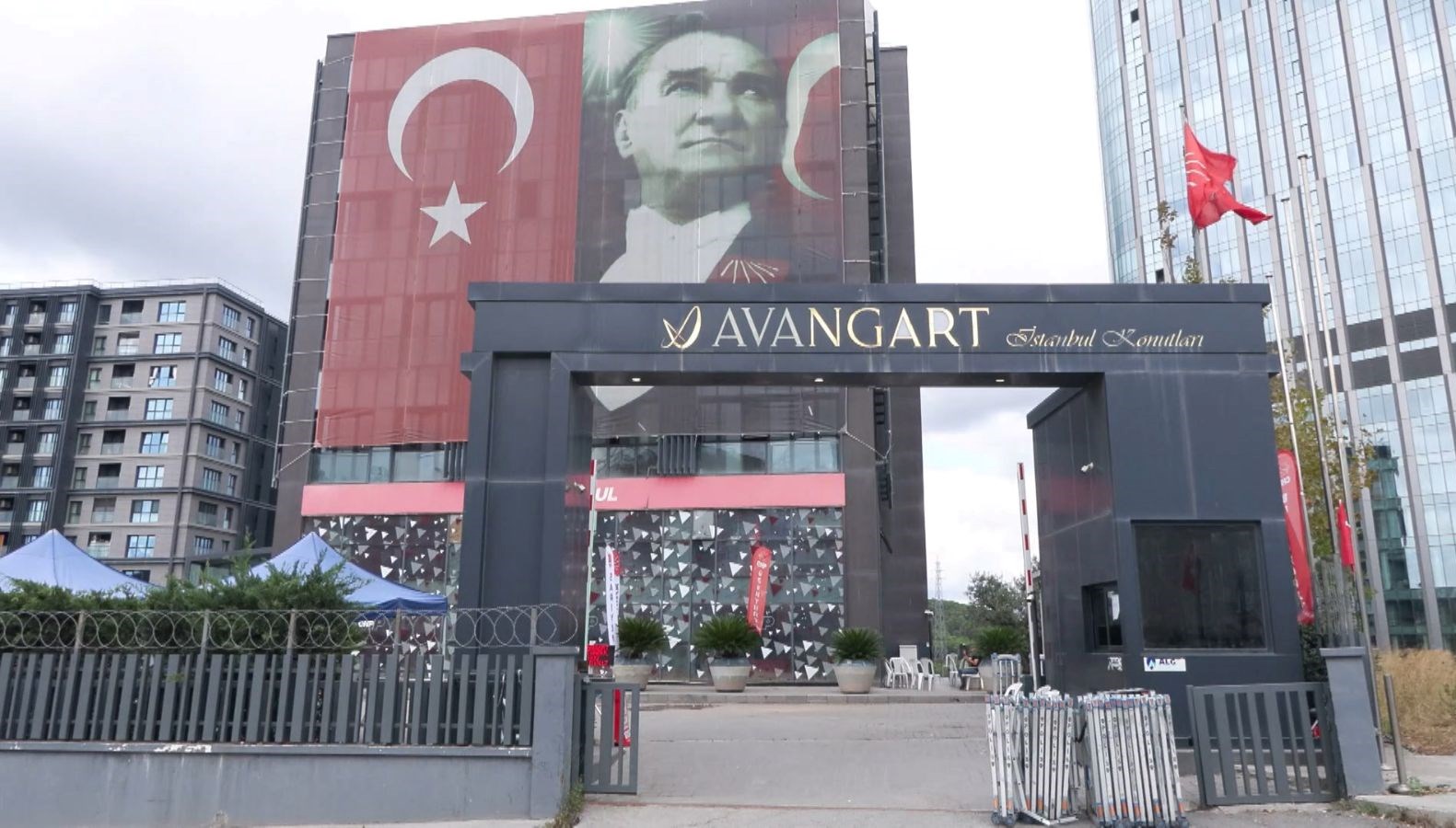 Gözler yeniden Sarıyer’deki binada: CHP MYK öncesi polis önlem aldı