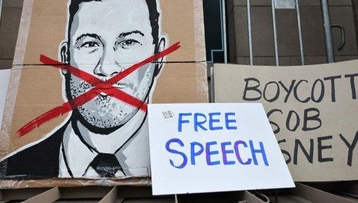 Trump bu kez televizyon kanallarını tehdit etti: “Lisansları iptal edilmeli”