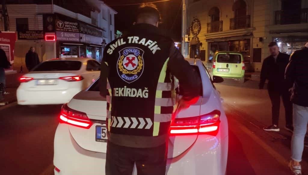 Alkollü sürücü sivil polisi vale sanınca yakalandı