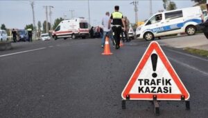 kuzey marmara otoyolunda otomobil kamyonete carpti 3 yarali 1WQRqtvT.jpg