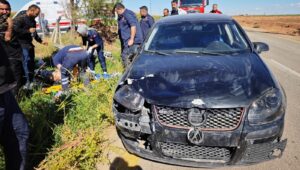 mardinde otomobil ile motosikletin carpistigi kazada 1 kisi yaralandi 3d9BWb7b.jpg