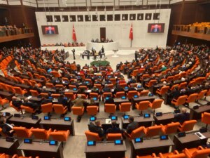 trafik cezalarinda artis ve yeni duzenlemeler tbmmde gorusuluyor 4e9ViJdE.jpg