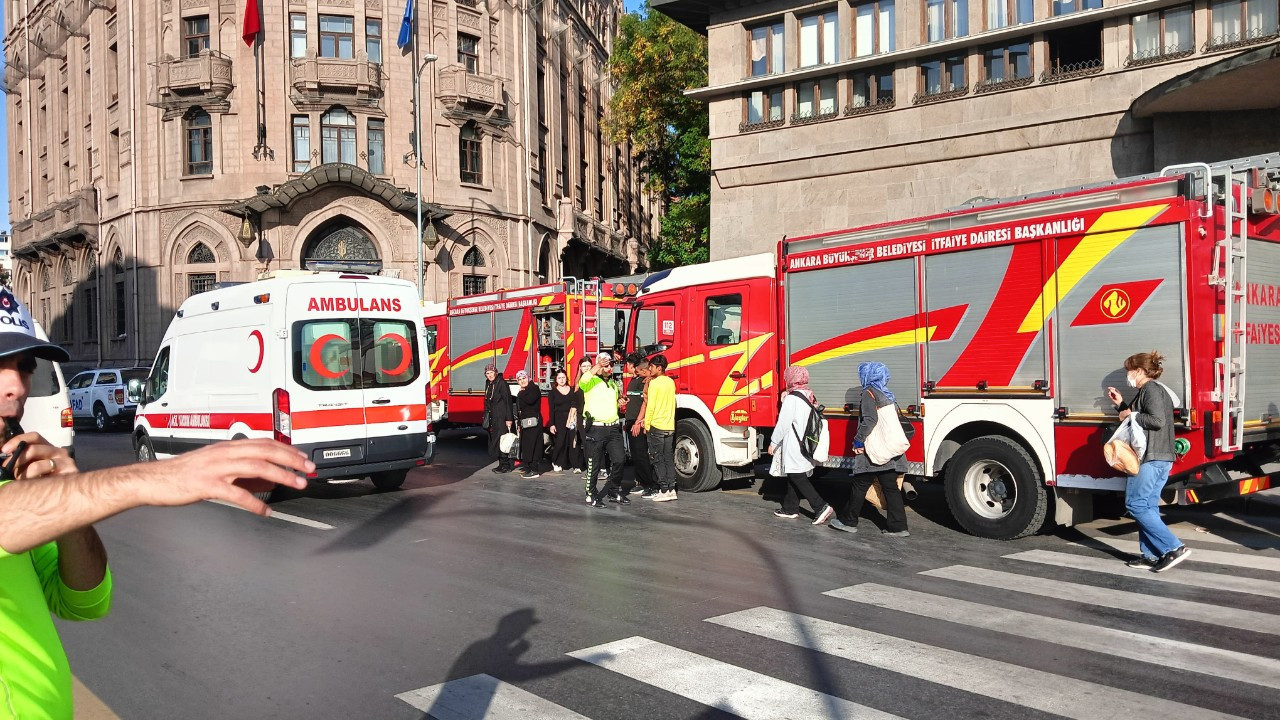 ankara sosyal bilimler universitesinde gaz alarmi UZQifMu1.jpg