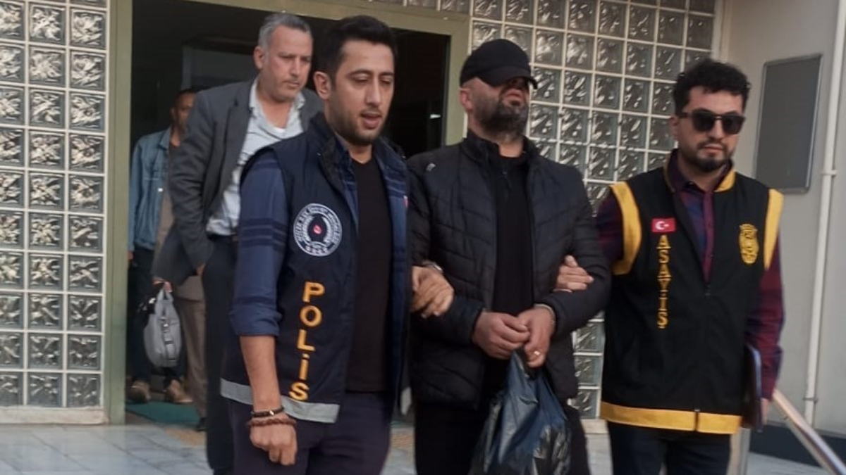 aydinda 125 yil hapisle aranan sahis pazarda yakalandi SsdV3n3J.jpg