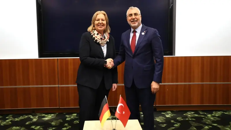 bakan isikhan alman mevkidasi bas ile gorustu 6bXlFQ1I.webp