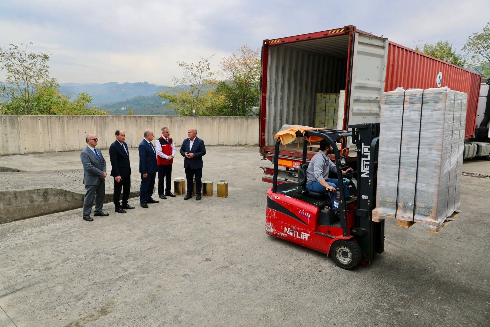 ingiltere orduda uretilen 88 ton bal satin aldi cb7sJEL5.jpg