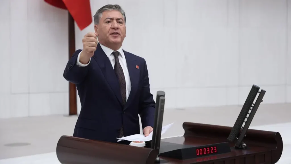 chpli-emirden-icisleri-bakanligina-sert-tepki-aklimizla-alay-ediyor-dncpVj6E