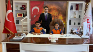 kaymakam-sapoglu-makami-ogrencilere-devretti-23-nisanda-temsili-toren-3DxU7mdd